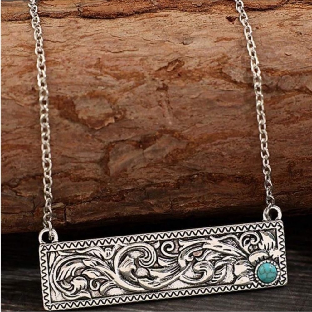✨ 5 for 25 ✨ Elegant Silver Necklace with Turquoise Accent - Picture 3 of 4